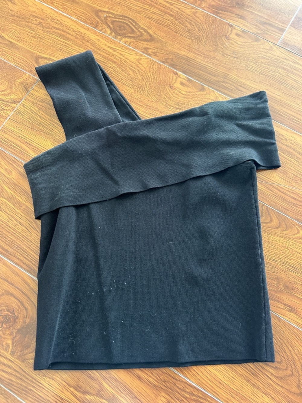 Alice + Olivia Black One-Shoulder Knit Top